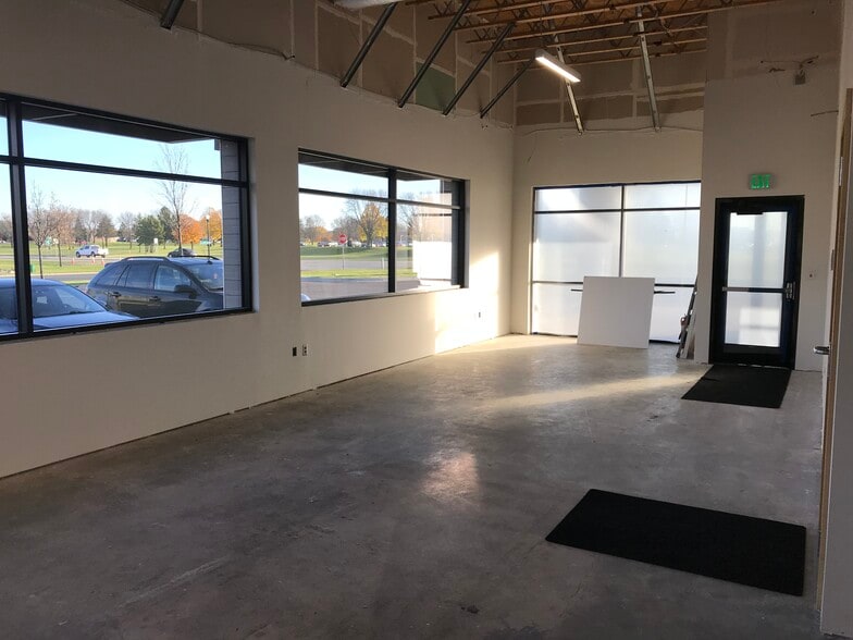 More Photos Of 1250 Highway 15 S, Hutchinson Office For Lease