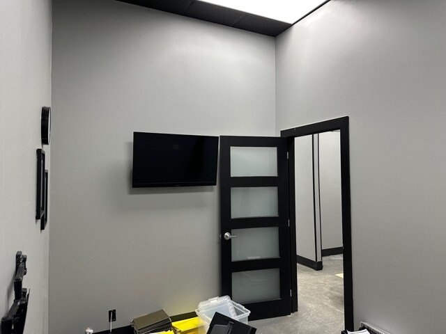 More Photos Of 10870 97th St NW, Edmonton Flex For Lease