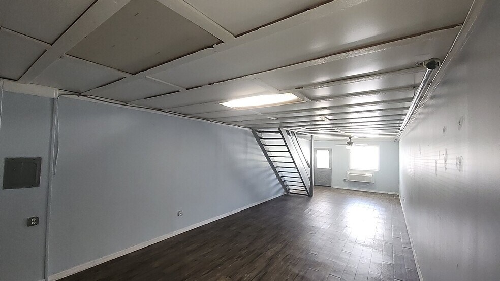 More Photos Of 8340 Ulmerton Rd, Largo Light Distribution For Lease