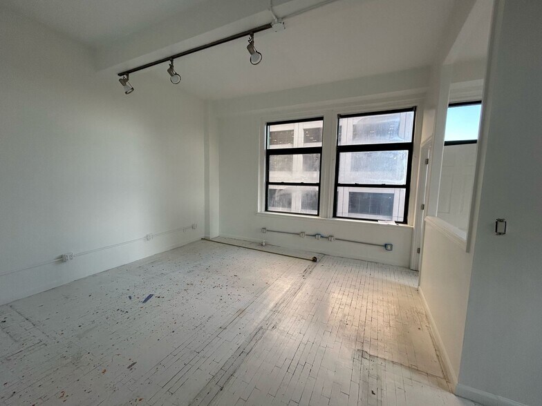 More Photos Of 40 Water St, New York Office Residential For Lease