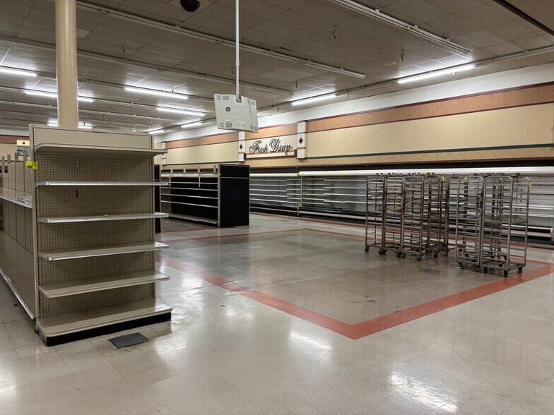 More Photos Of 4526 W Western Ave, South Bend General Retail For Sale