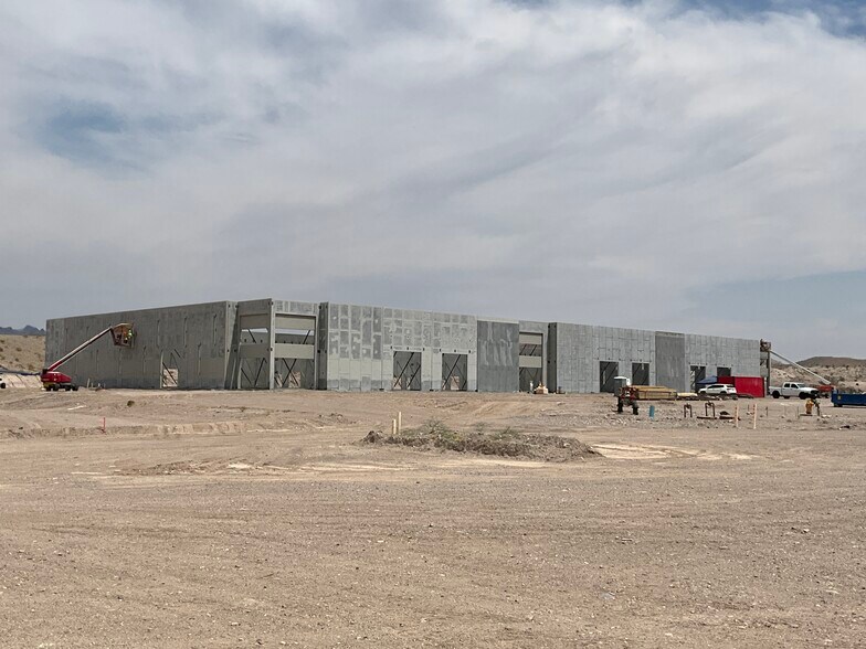 More Photos Of Laughlin Ranch Blvd, Bullhead City Warehouse For Lease