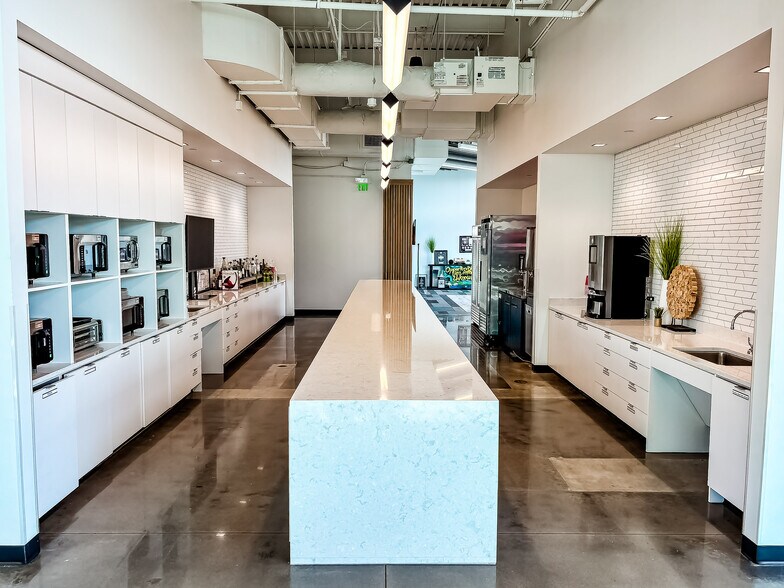 More Photos Of 2600 NE 11th St, Bentonville Office For Lease
