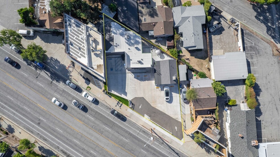 More Photos Of 3238 Foothill Blvd, Glendale Freestanding For Sale