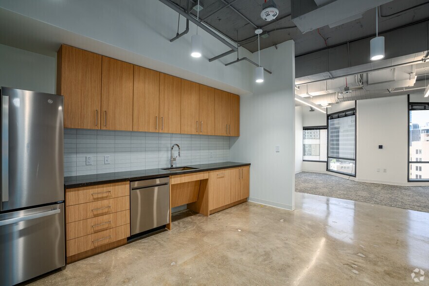 More Photos Of 701 Brazos St, Austin Office For Lease