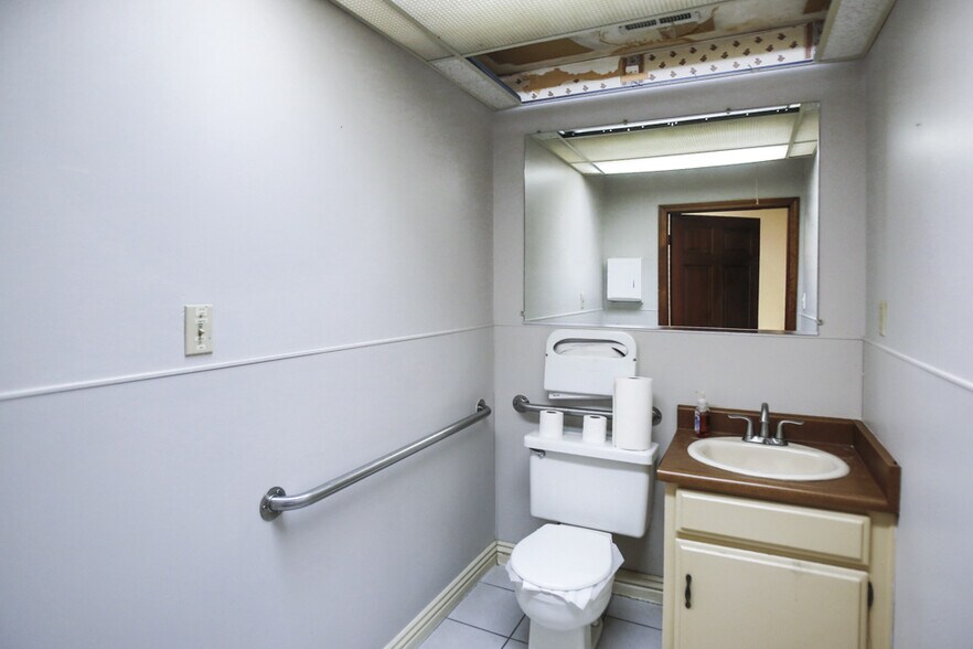 More Photos Of 1810 E 17th St, Santa Ana Medical For Lease