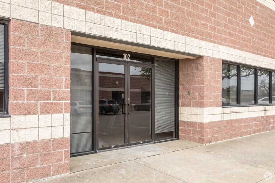 More Photos Of 3116 Kellway Dr, Carrollton Showroom For Sale