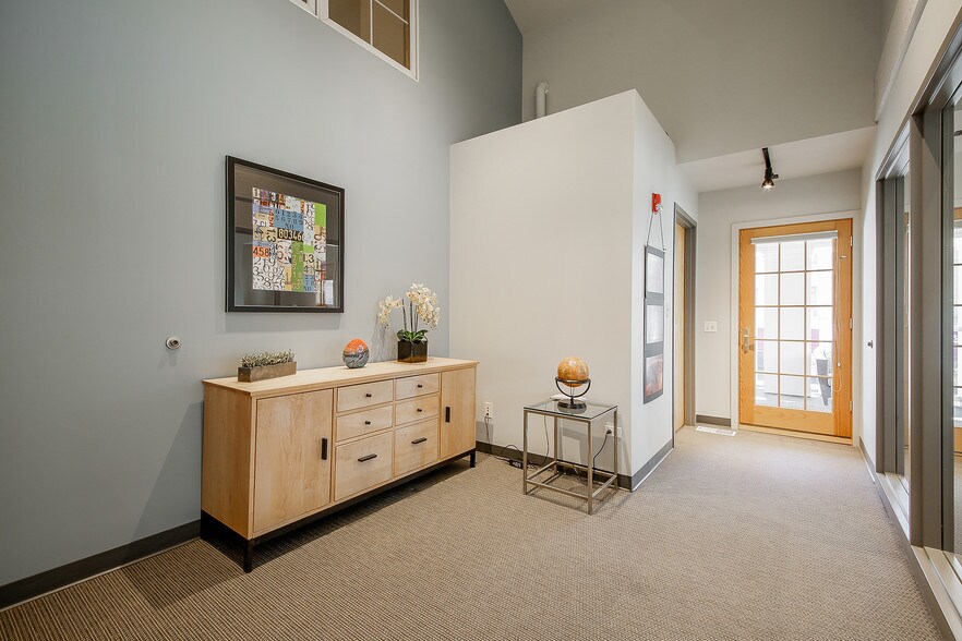 More Photos Of 5222 Main St, Downers Grove Office For Lease