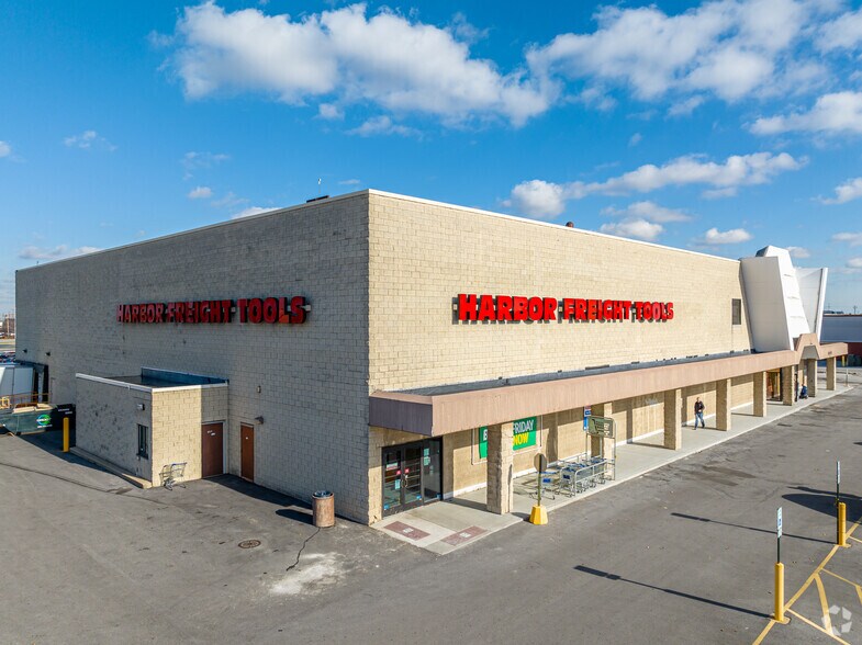 Primary Photo Of 7600 La Crosse Ave, Burbank General Retail For Sale