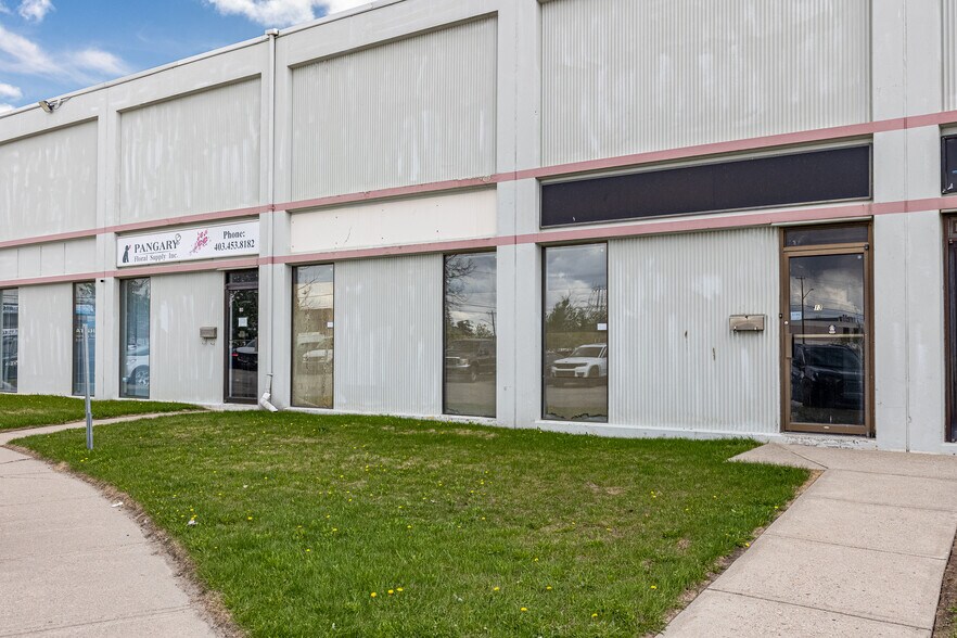 More Photos Of 2219 35th Ave NE, Calgary Service For Sale