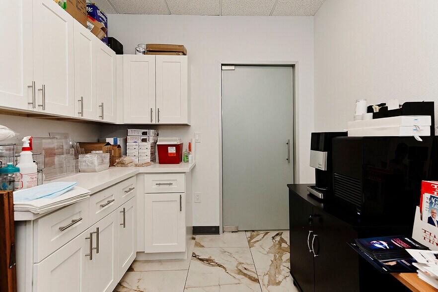 More Photos Of 114 Vision Park Blvd, Shenandoah Office For Sale