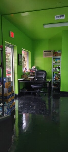 More Photos Of 4903 Golden Quail, San Antonio Storefront Retail Office For Sale