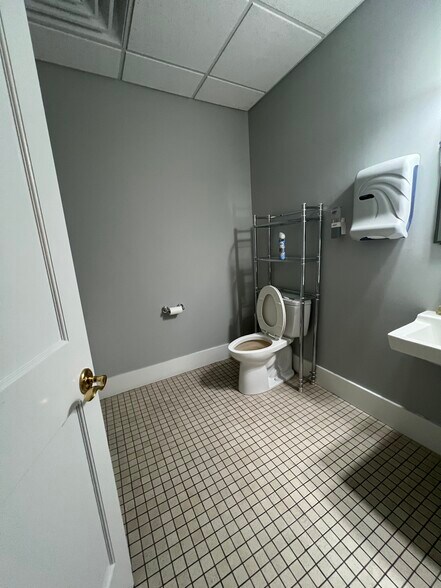 More Photos Of 500 Purdy Hill Rd, Monroe Medical For Sale