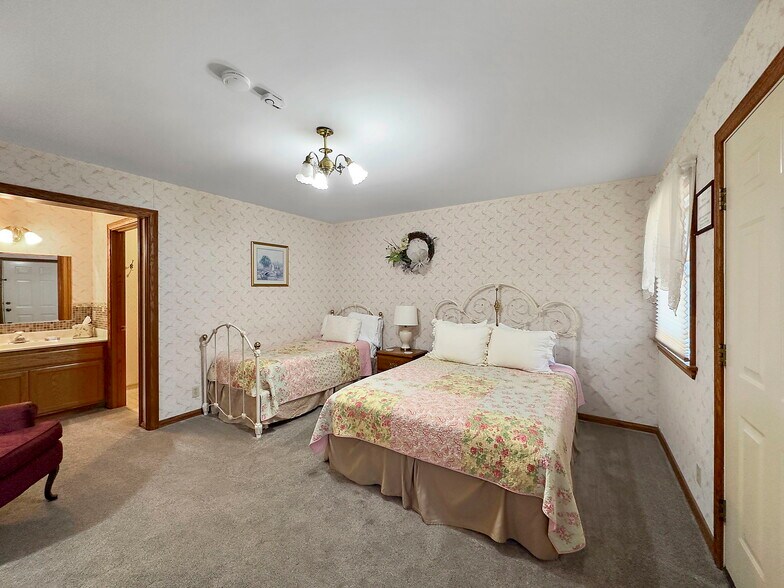 More Photos Of 577 Main St, Ferndale General Retail For Sale