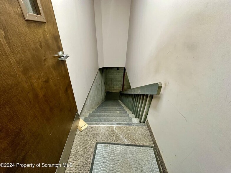 More Photos Of 624 Fellows St, Scranton Office For Lease
