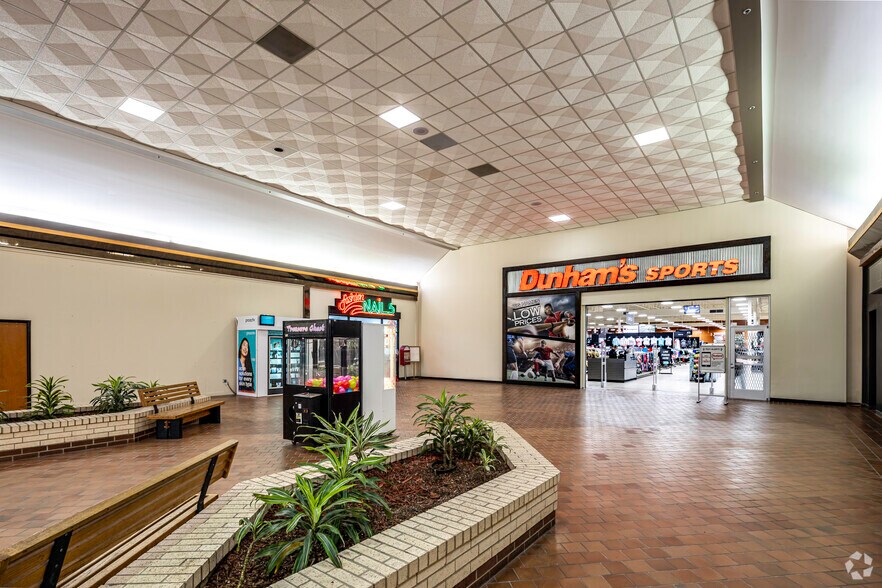 More Photos Of 2259 S 9th St, Salina Unknown For Lease