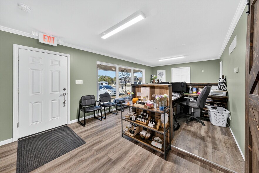 More Photos Of 302 S Lincoln Dr, Troy Office For Sale
