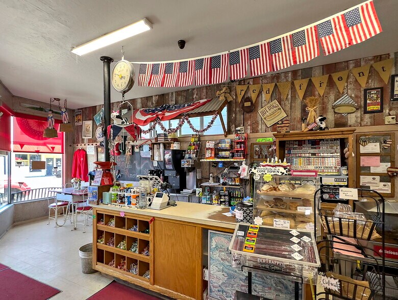 More Photos Of 577 Main St, Ferndale General Retail For Sale