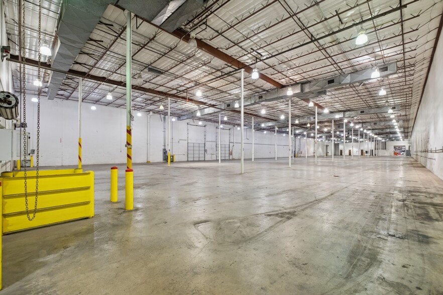 More Photos Of 8100 Kempwood Dr, Houston Manufacturing For Lease