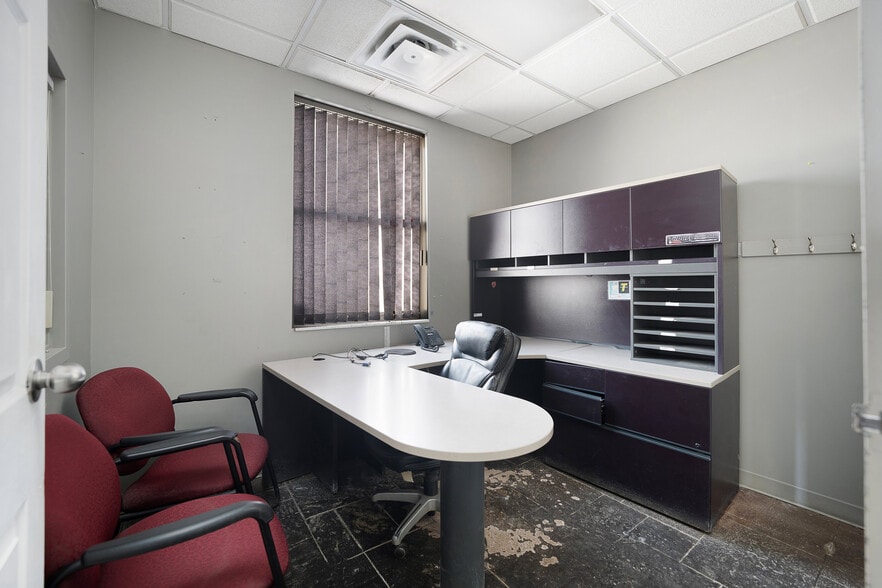 More Photos Of 20600 Hwy 2, Tilbury Auto Dealership For Sale