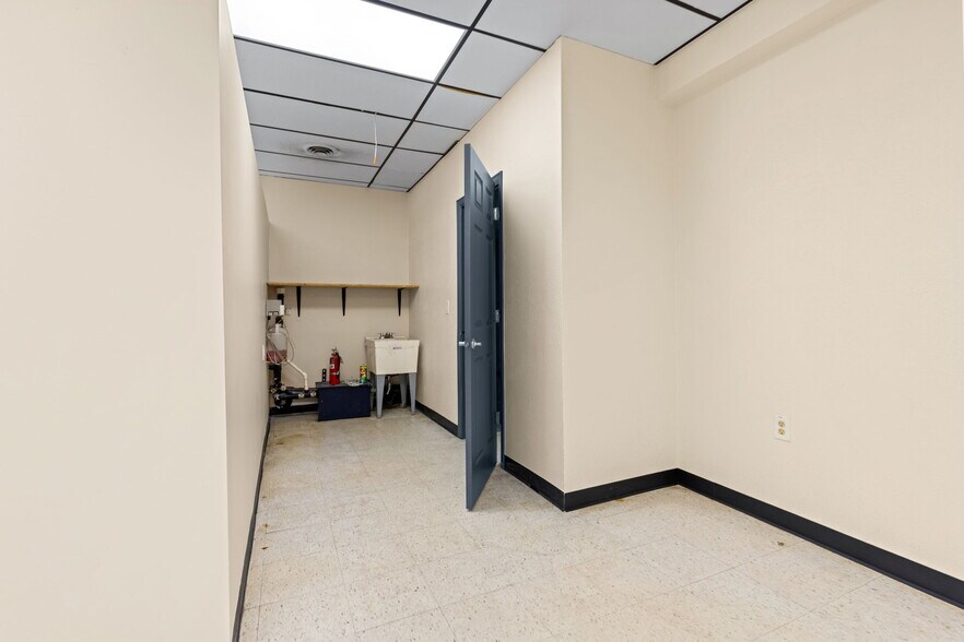 More Photos Of 1700 55th St, Boulder Warehouse For Sale