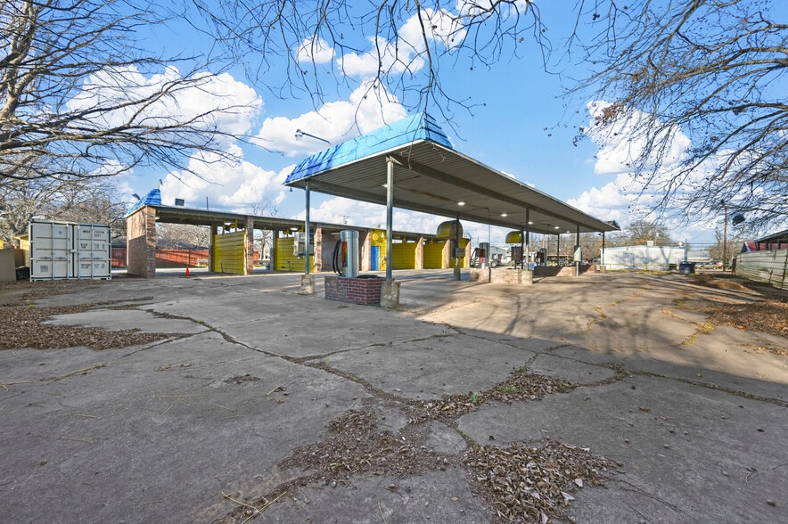 More Photos Of 805 Poindexter Ave, Cleburne Carwash For Sale