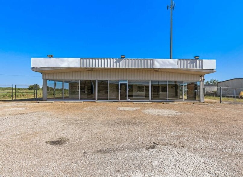 More Photos Of 5878 W US Highway 80, Terrell Showroom For Sale