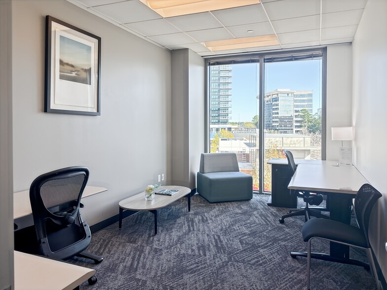 More Photos Of 21 Waterway Ave, The Woodlands Coworking Space