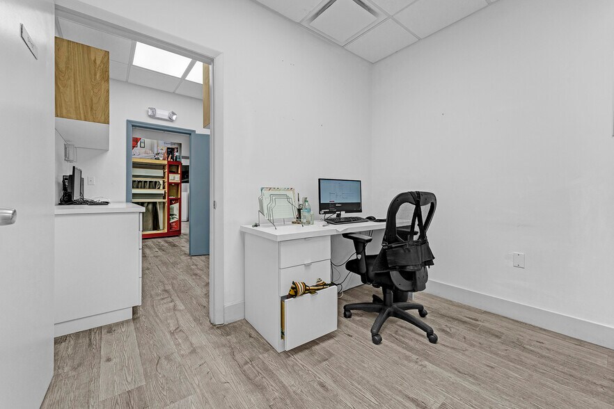 More Photos Of 6850 NW 74th St, Medley Warehouse For Sale