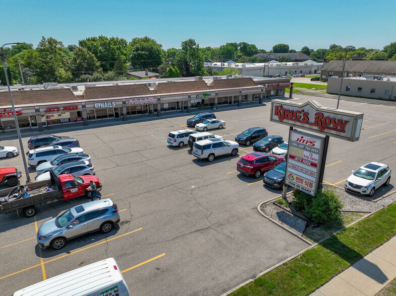 More Photos Of 5060-5120 Rochester Rd, Troy Storefront For Lease