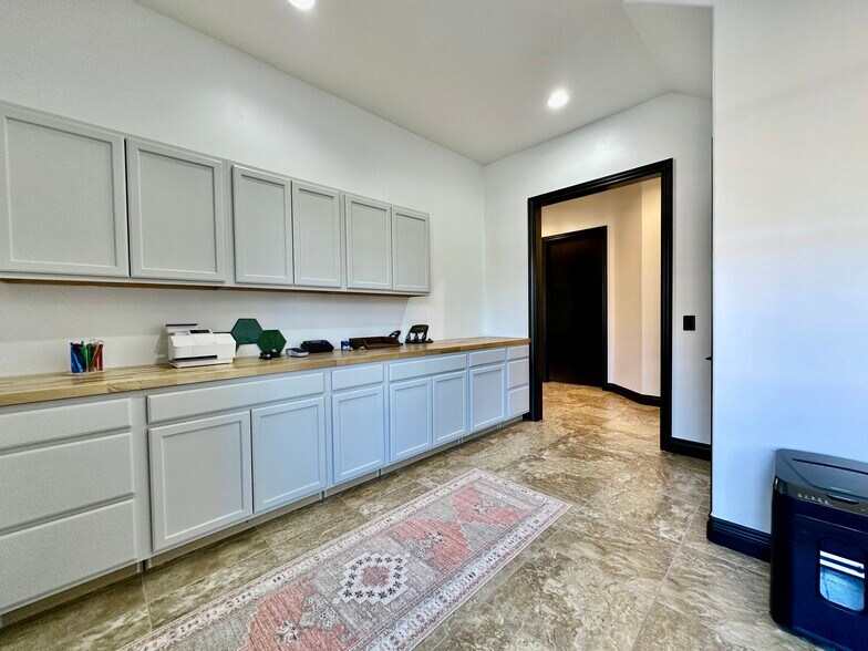 More Photos Of 2917 NW 156th St, Edmond Office Residential For Lease