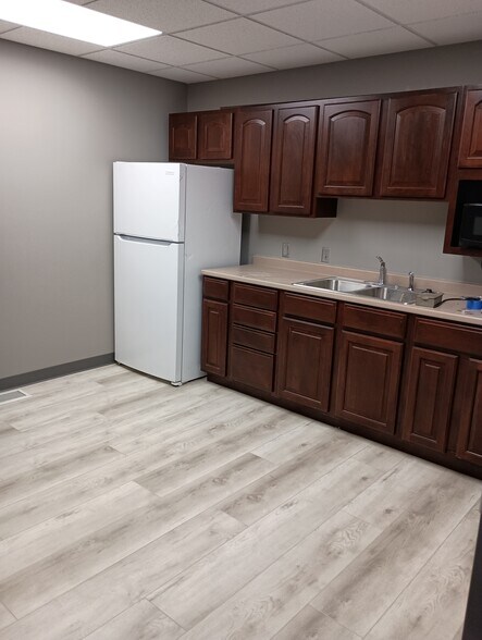 More Photos Of 2330 NE Independence Ave, Lee's Summit Warehouse For Sale