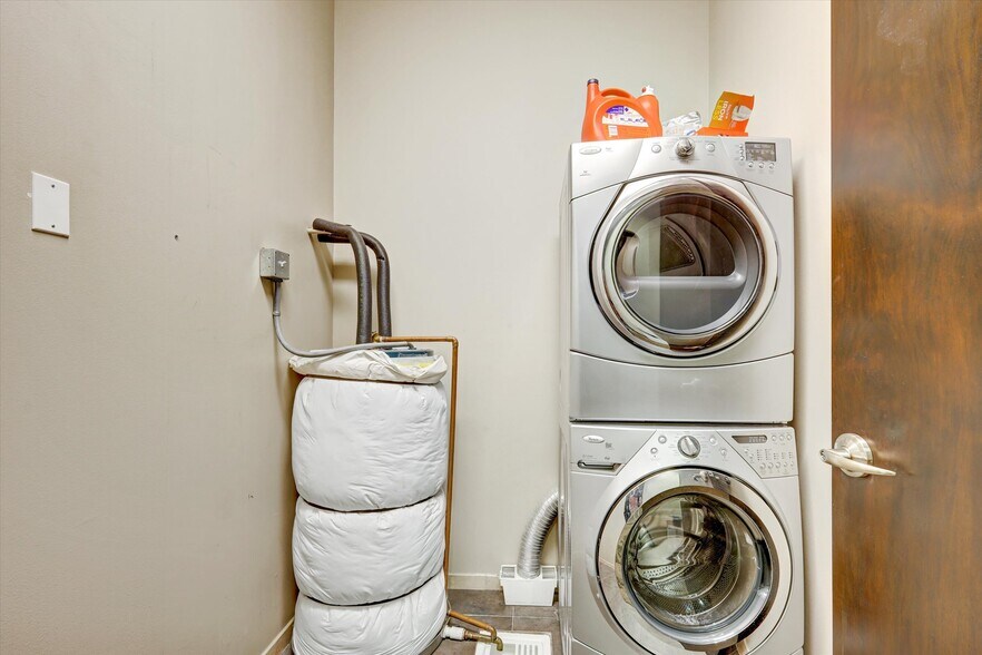 More Photos Of 250 S Pacific St, San Marcos Flex For Sale