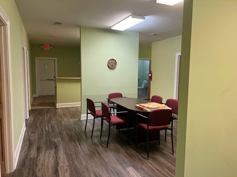 More Photos Of 3618 Ashley Phosphate Rd, North Charleston Office For Lease