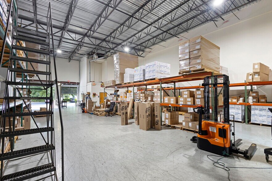 More Photos Of 8750 Exchange Dr, Orlando Warehouse For Sale