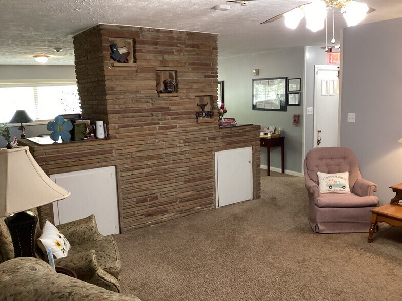 More Photos Of 302 Conroe Dr, Conroe Assisted Living For Sale