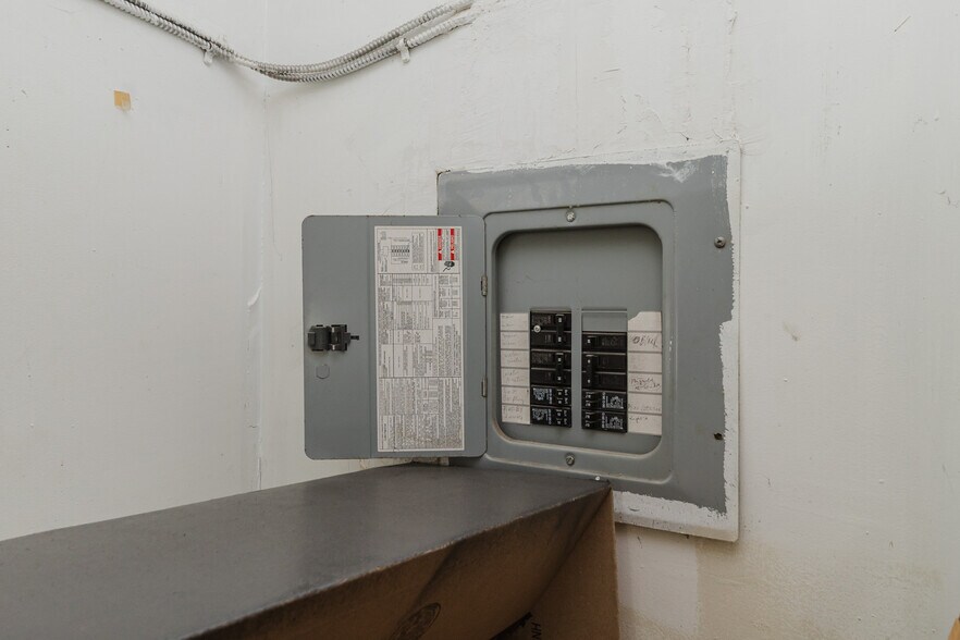More Photos Of 3117 E 13th St, Wichita Freestanding For Sale