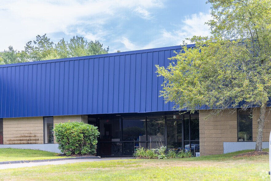 More Photos Of 25 South St, Hopkinton Research And Development For Lease