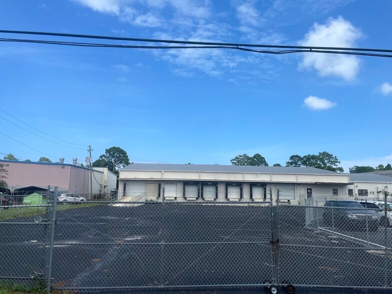 Primary Photo Of 1730 Dobbs Rd, Saint Augustine Distribution For Lease