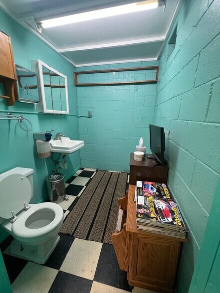 More Photos Of 744 Springfield St, Dayton Auto Repair For Sale