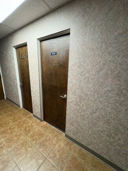 More Photos Of 1003 Broadway, Highland Office For Lease