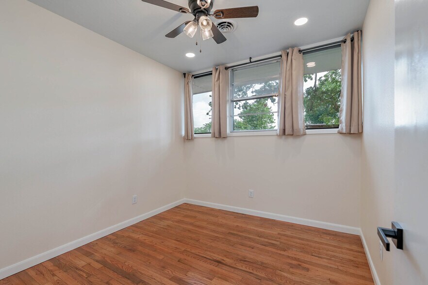 More Photos Of 601 Mary Lake Dr, Bryan Office Residential For Lease