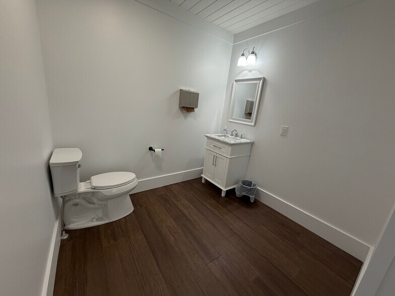 More Photos Of 139 W 2nd St, Rutherfordton Medical For Lease