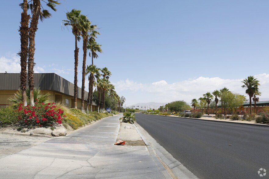 More Photos Of 1281 N Gene Autry Trl, Palm Springs Showroom For Lease