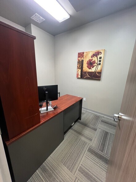 More Photos Of 1621 S Midtown Pl, Oklahoma City Medical For Sale