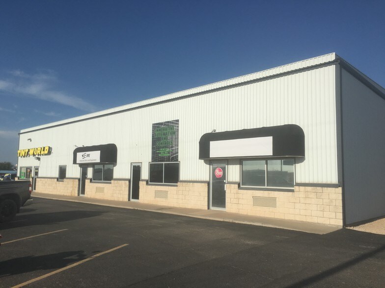 More Photos Of 900 S Midkiff Rd, Midland Storefront Retail Office For Lease
