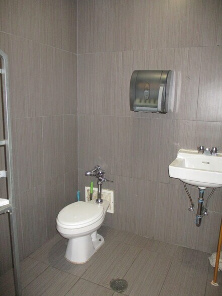 More Photos Of 400 Liberty Ave, Brooklyn Warehouse For Lease