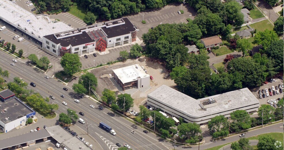 More Photos Of 142 Route 17, Paramus Medical For Lease