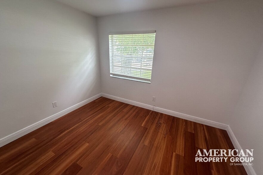 More Photos Of 7733-7739 Holiday Dr, Sarasota Loft Creative Space For Sale