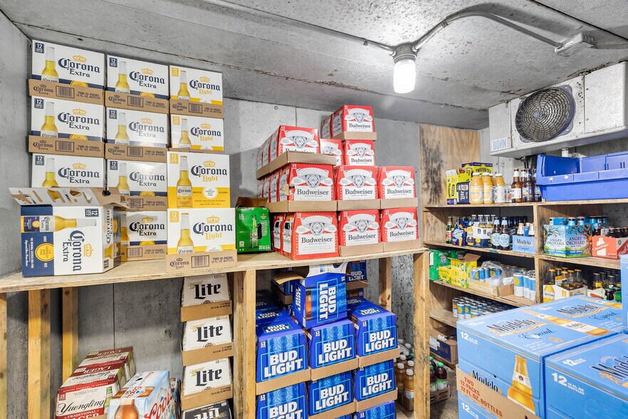 More Photos Of 1000-1006 Truman Ave, Key West Bar For Sale